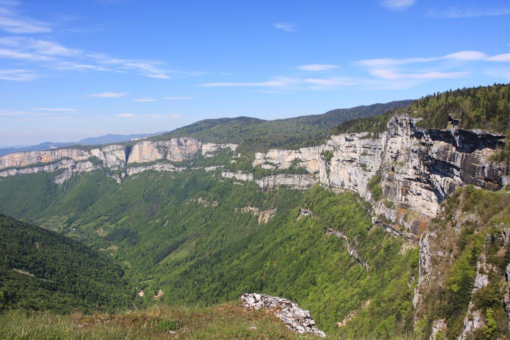 Roulottes Au Pied Du Vercors Saint-Jean-en-Royans Eksteriør billede