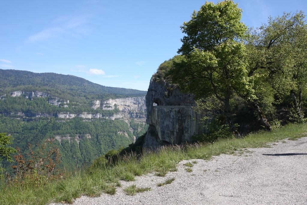 Roulottes Au Pied Du Vercors Saint-Jean-en-Royans Eksteriør billede