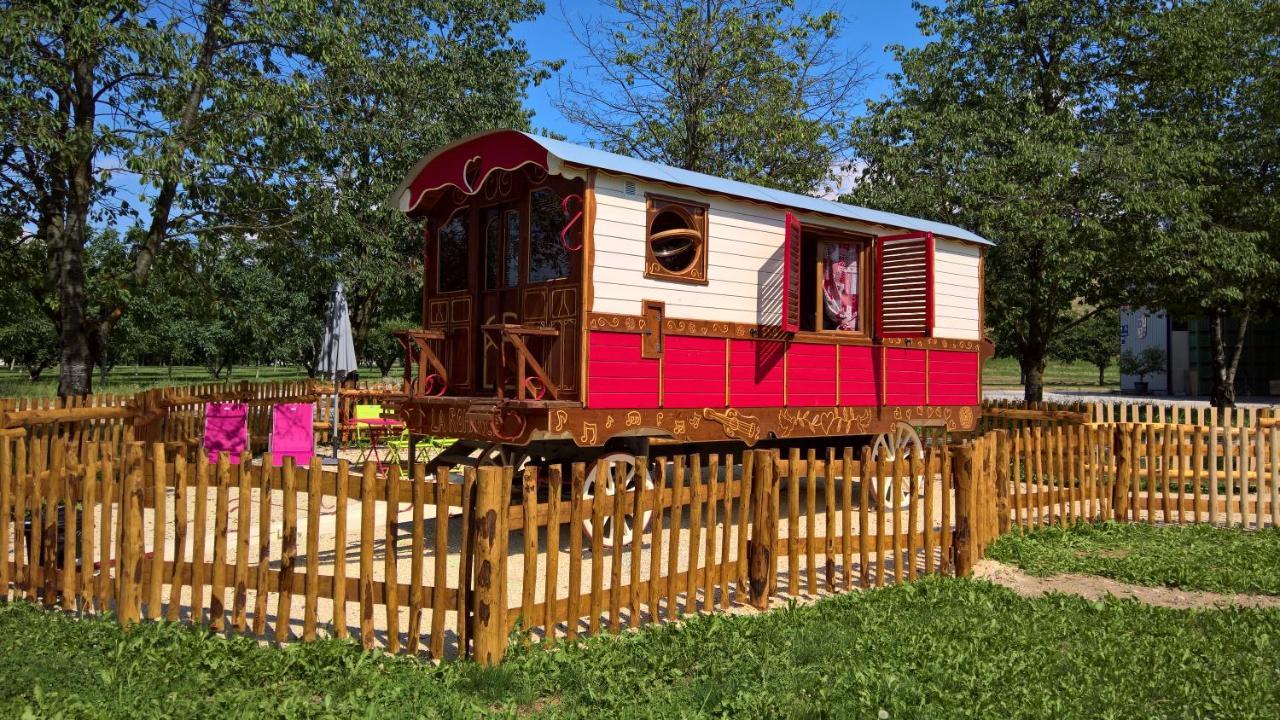 Roulottes Au Pied Du Vercors Saint-Jean-en-Royans Eksteriør billede